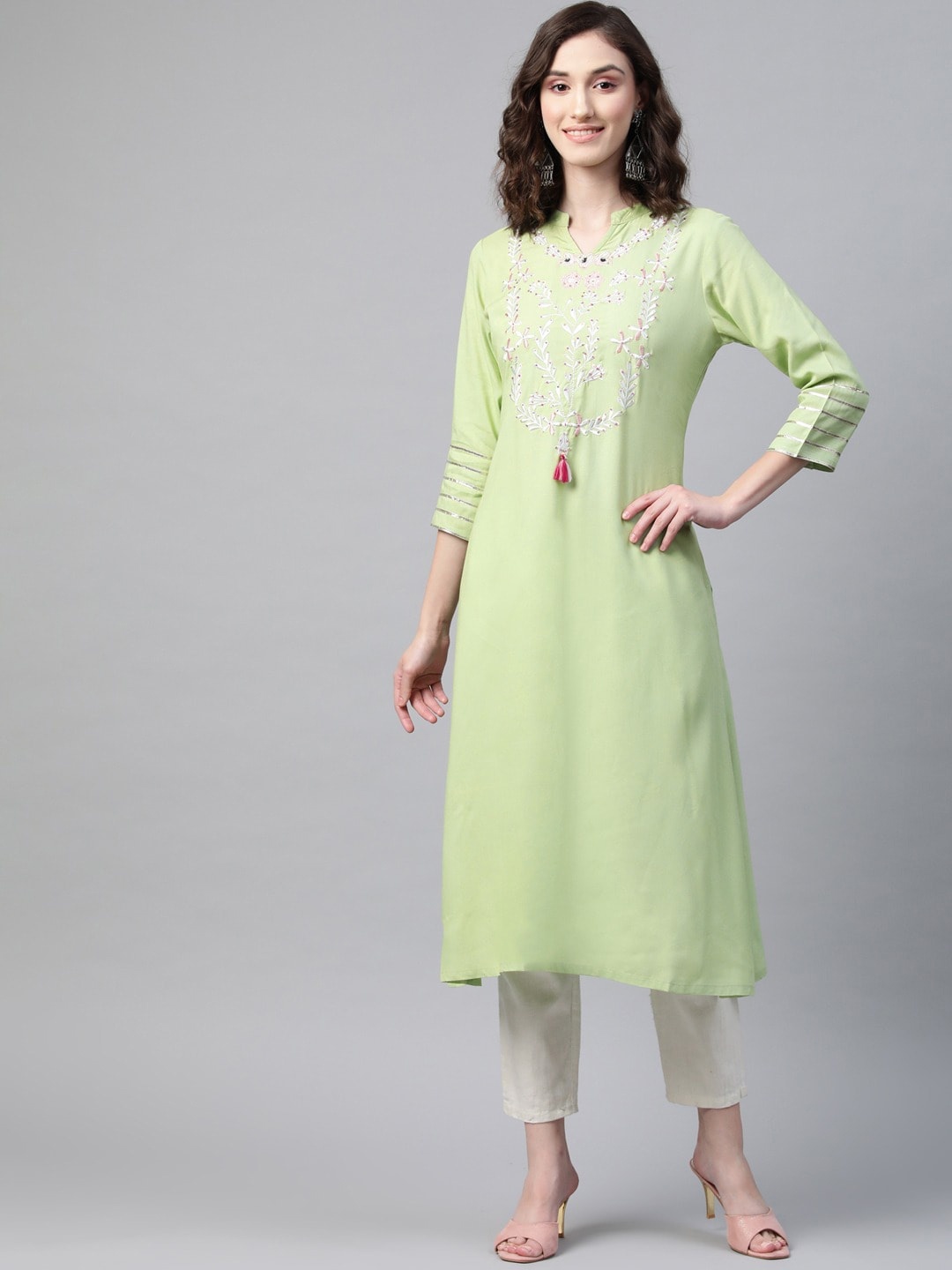 

Readiprint Fashions Women Floral Embroidered Thread Work Kurta, Green