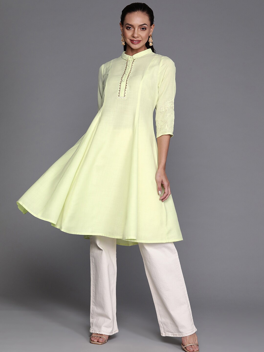 

Indo Era Women Spread Collar Embroidered Thread Work Kurta, Green