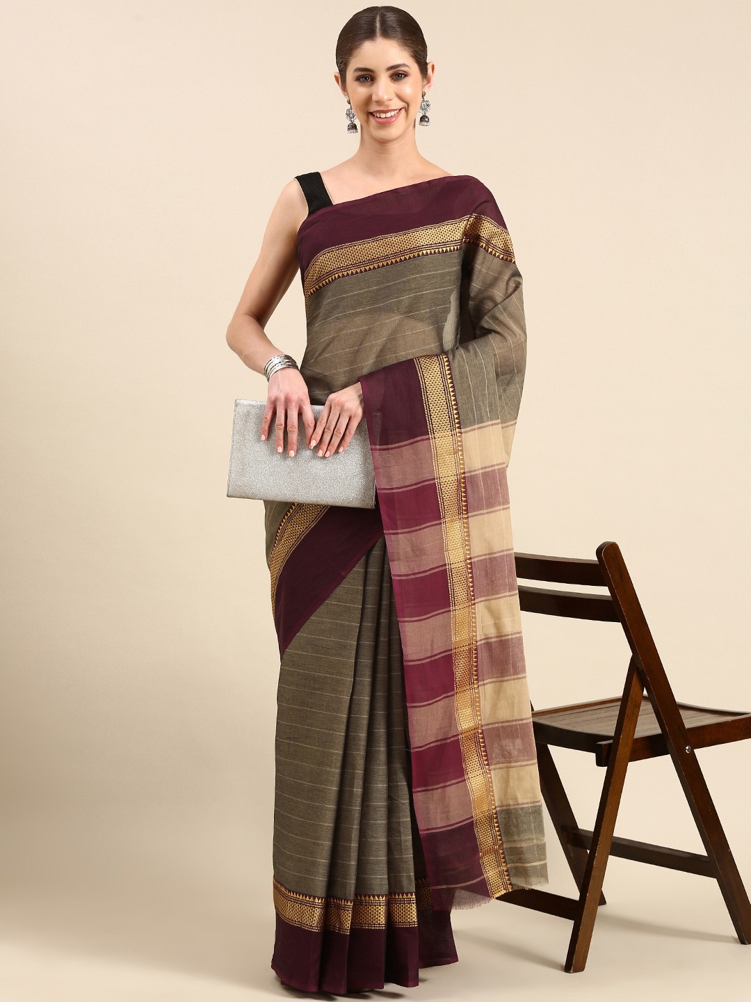 

aamna Woven Design Striped Pure Cotton Mangalagiri Saree, Grey