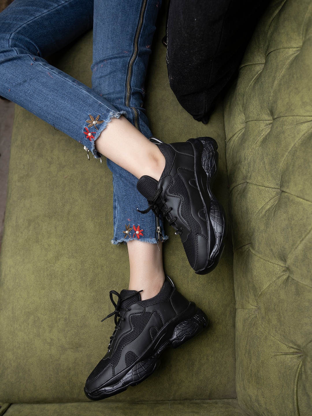 

Stylestry Women Lightweight Sneakers, Black