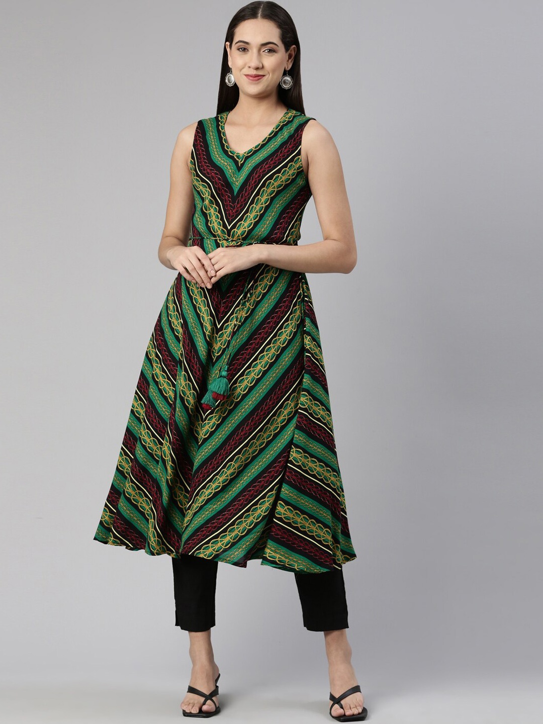 

Neerus Women Chevron Printed Kurta, Green