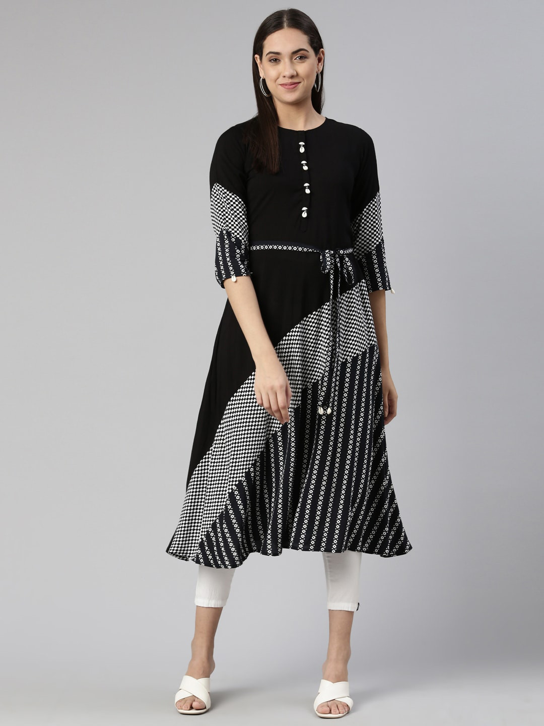 

Neerus Women Geometric Printed Cotton Kurta, Black