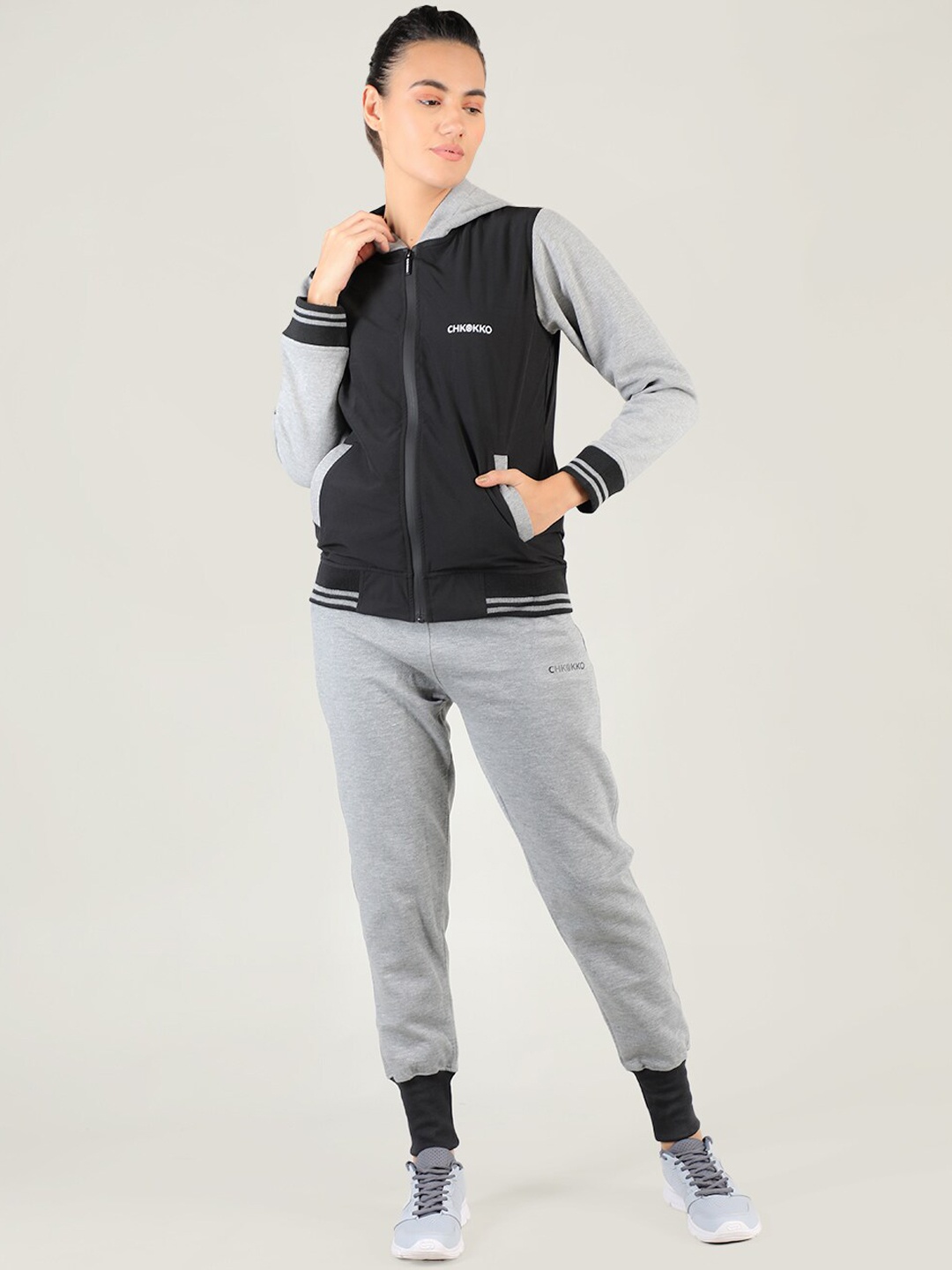 

CHKOKKO Women Colourblocked Winter Hooded Tracksuit, Black