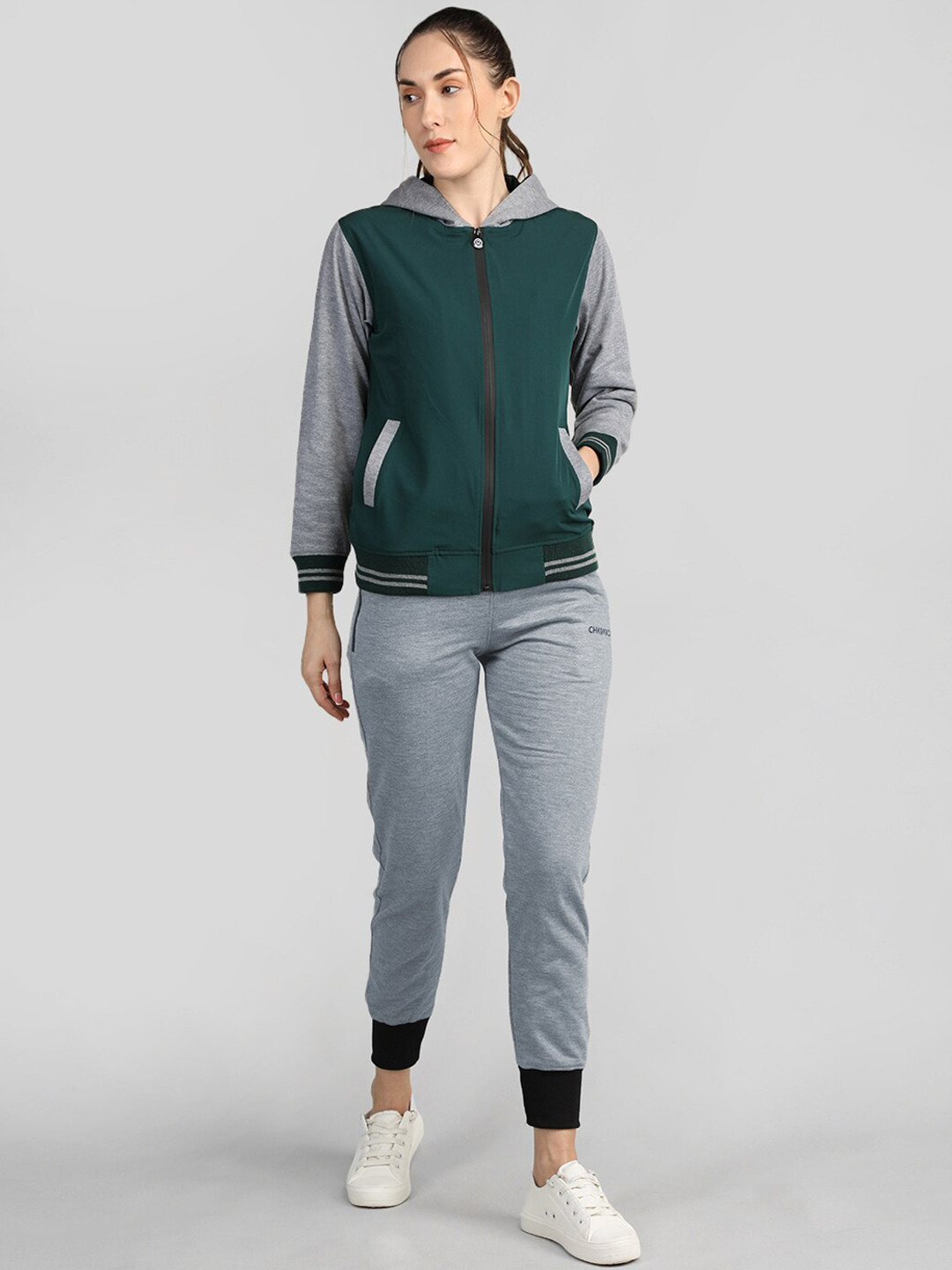 

CHKOKKO Women Hooded Colourblocked Tracksuit, Green