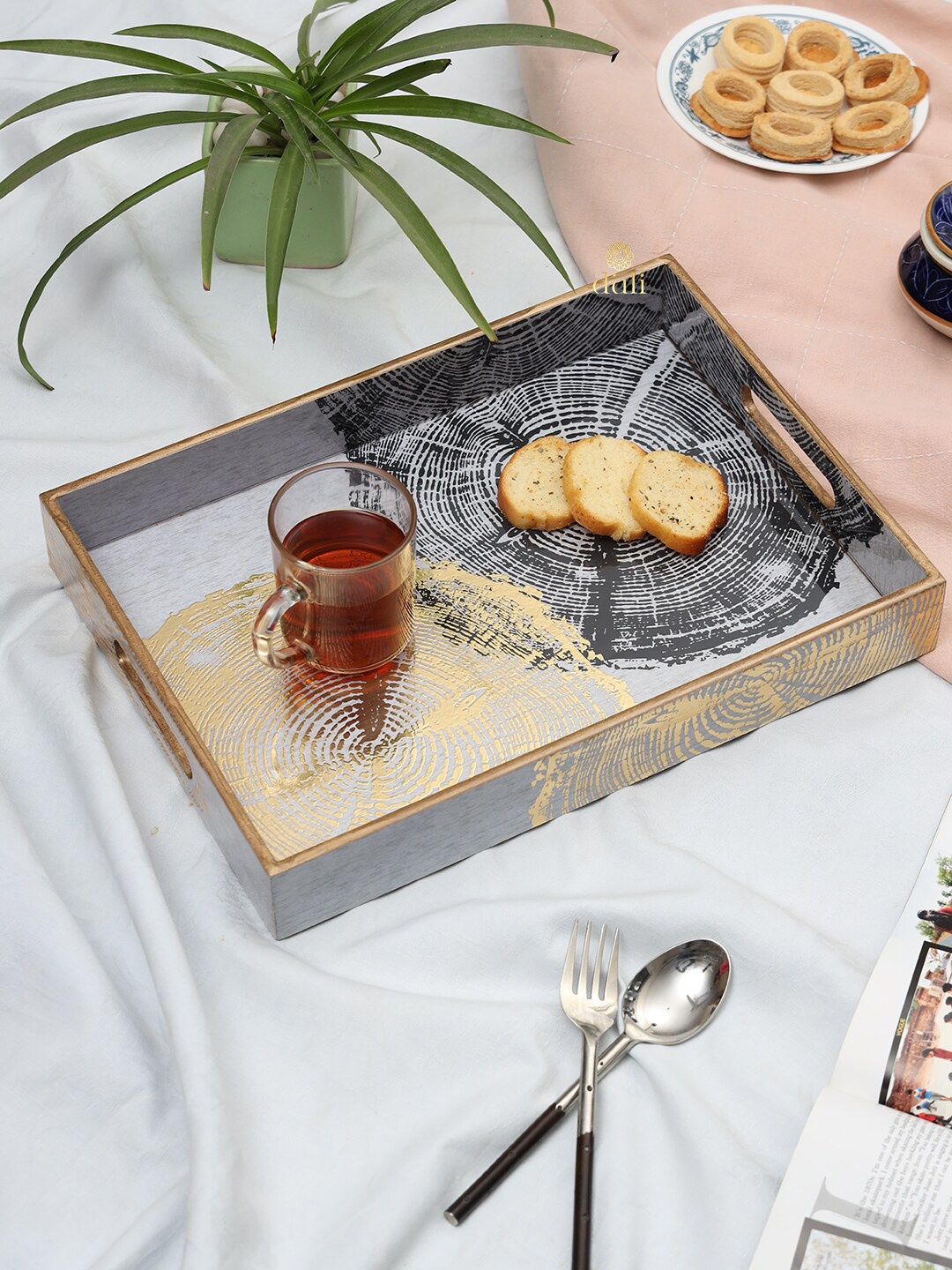 

DULI White & Black Enamel Coated Multipurpose Serving Tray