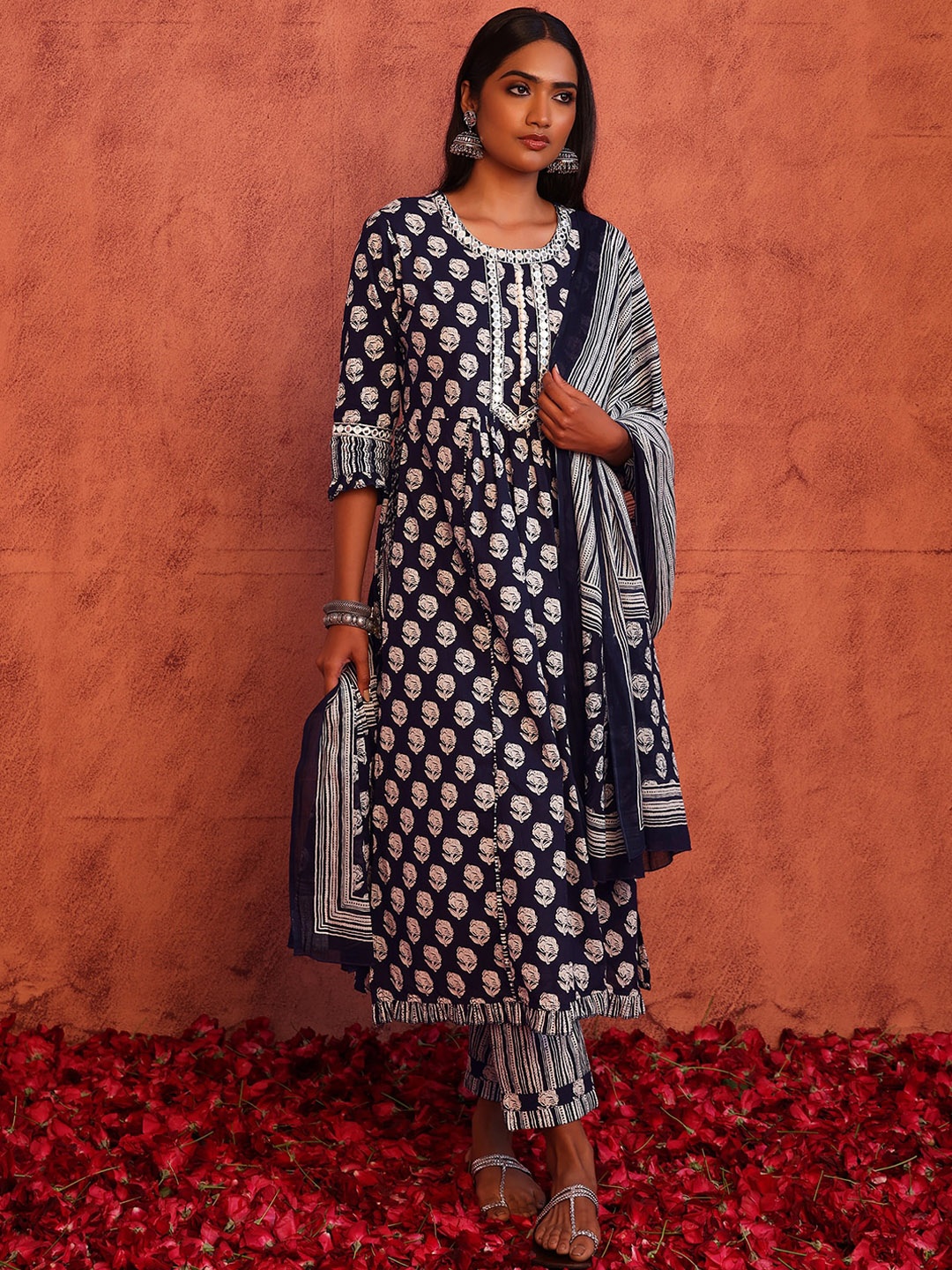 

INDYA Floral Printed Panelled Gotta Patti Pure Cotton Kurta with Trousers & With Dupatta, Navy blue