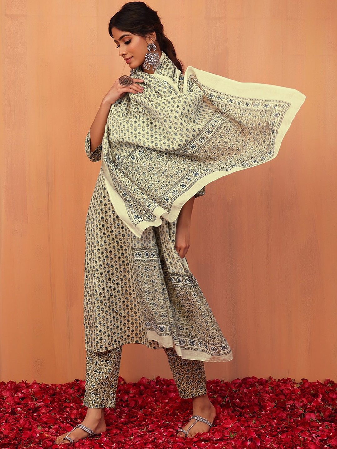 

INDYA Printed A-Line Kurta With Trouser & Dupatta, Off white