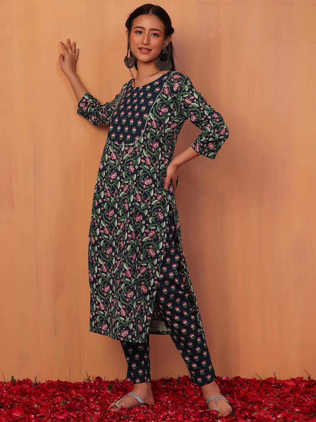 

INDYA Women Floral Printed Pure Cotton Kurta With Trousers, Navy blue