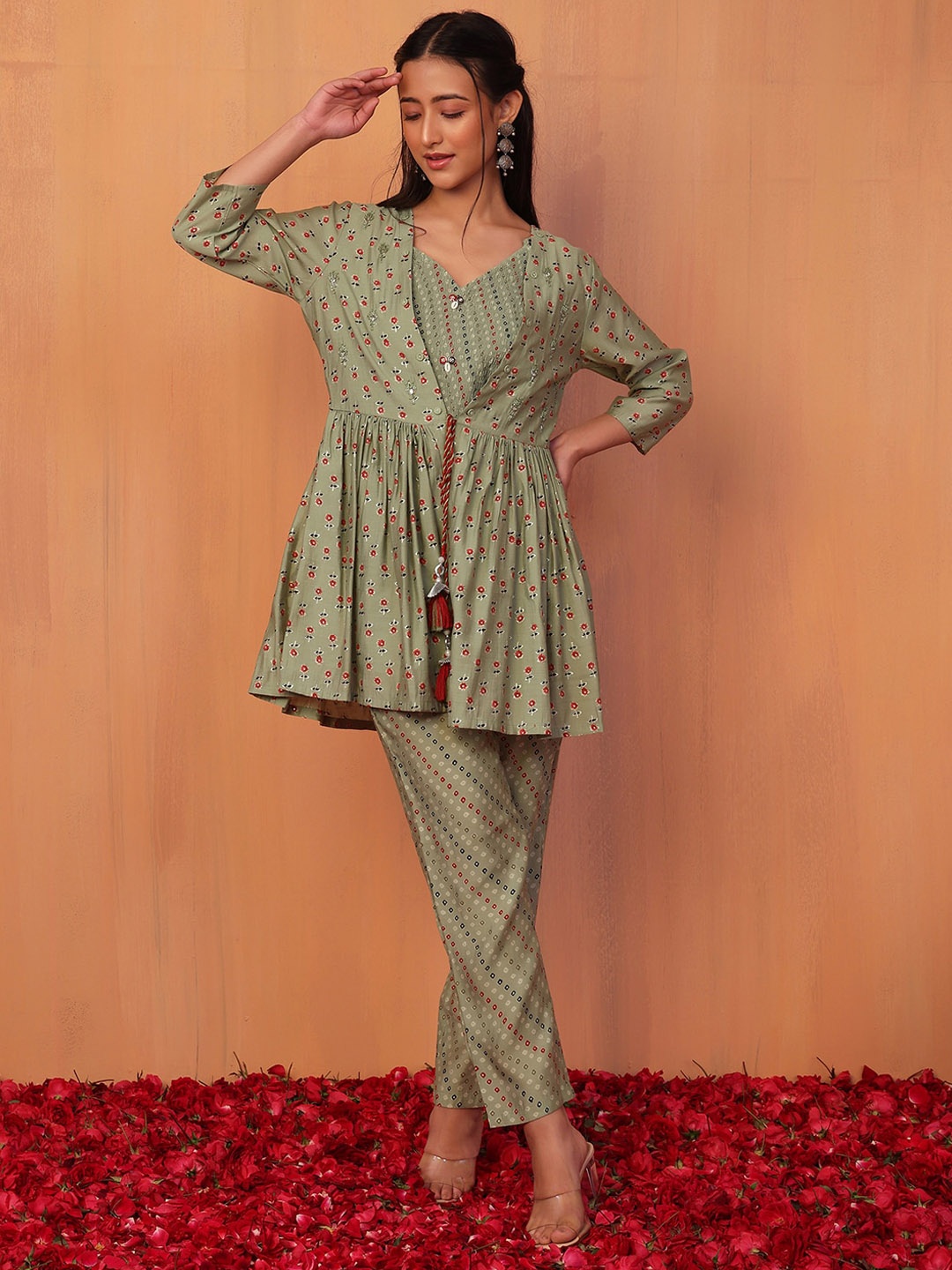 

INDYA Bandhani Printed A-Line Kurti With Trousers, Green