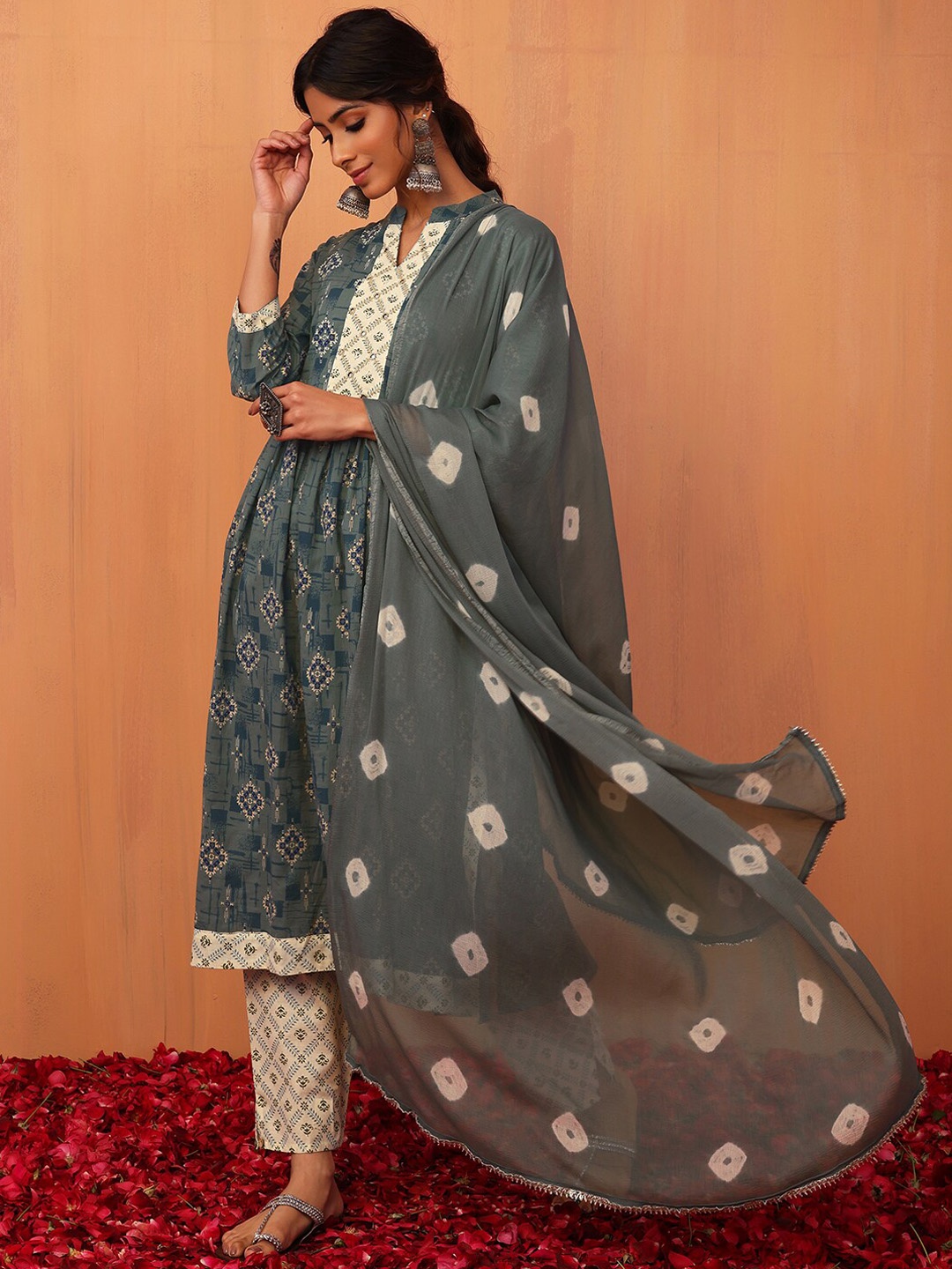 

INDYA Women Ethnic Motifs Printed Pure Cotton Anarkali Kurta With Trouser & Dupatta, Grey