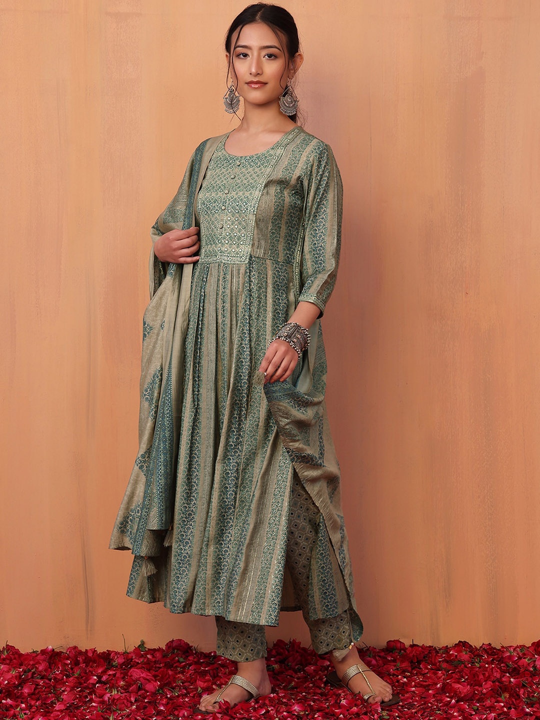 

INDYA Women Floral Printed A-Line Kurta With Trouser & Dupatta, Green