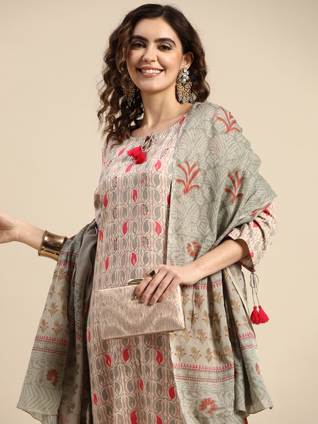 

Sangria Ethnic Motifs Printed Kurta With Trousers & With Dupatta, Pink