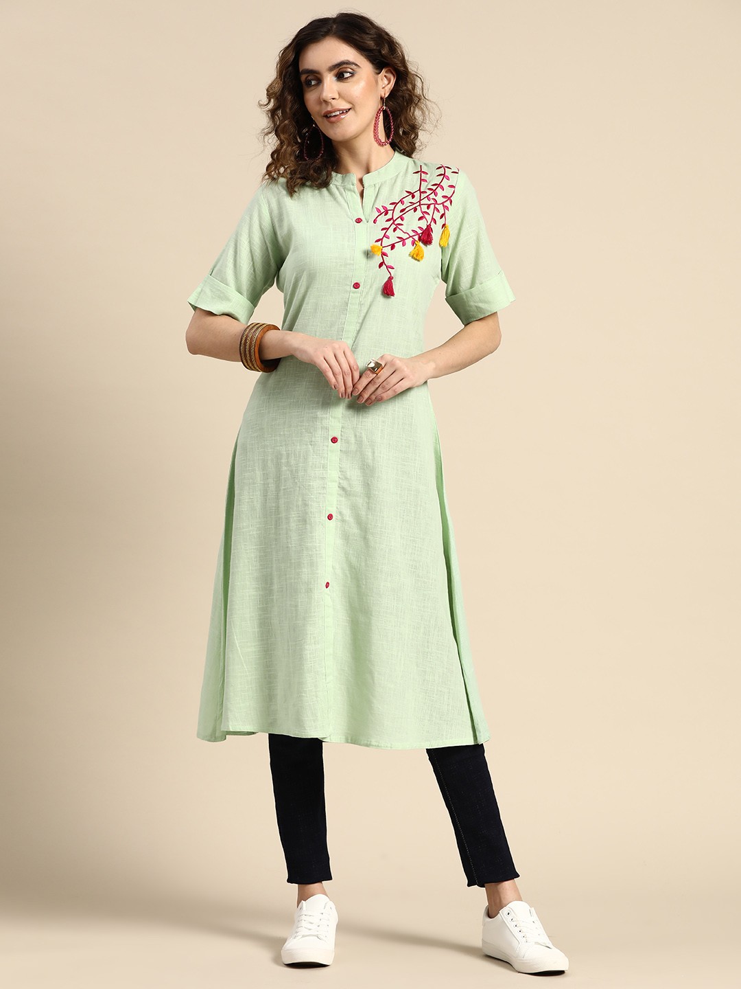 

Sangria Women Floral Embroidered Pure Cotton Kurta, Sea green