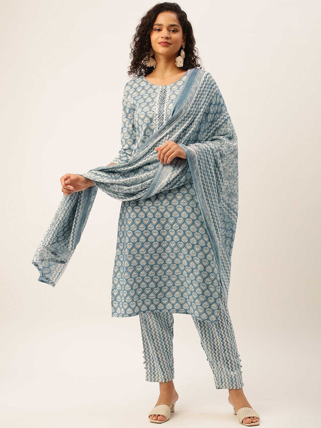 

ZOLA Ethnic Motifs Printed Gotta Patti Kurta with Trousers & With Dupatta, Grey