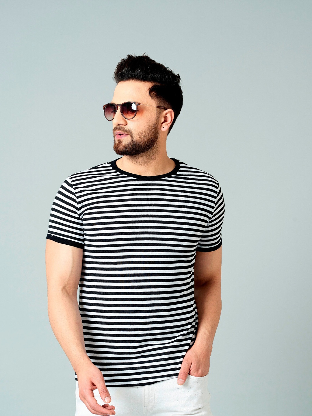 

Rodzen Men Striped Monochrome Pure Cotton T-shirt, Black