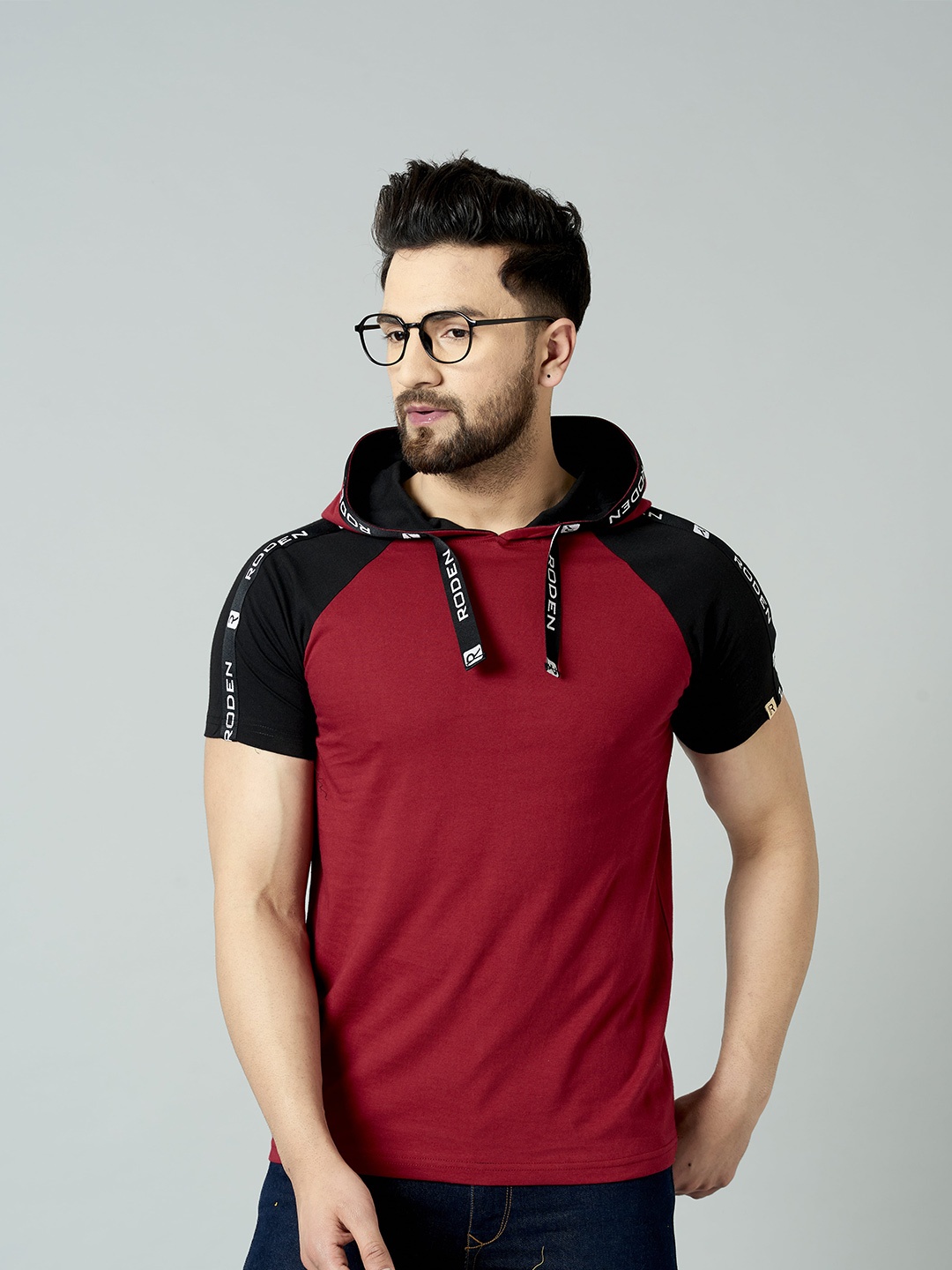 

Rodzen Men Colourblocked Hooded Neck Pure Cotton T-shirt, Maroon