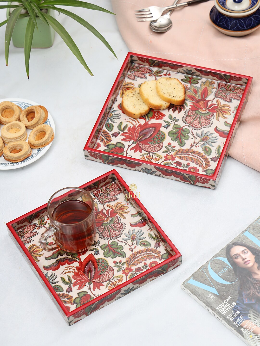 

DULI Set of 2 Red & White Printed Square Enamel Coated Multipurpose Serving Trays