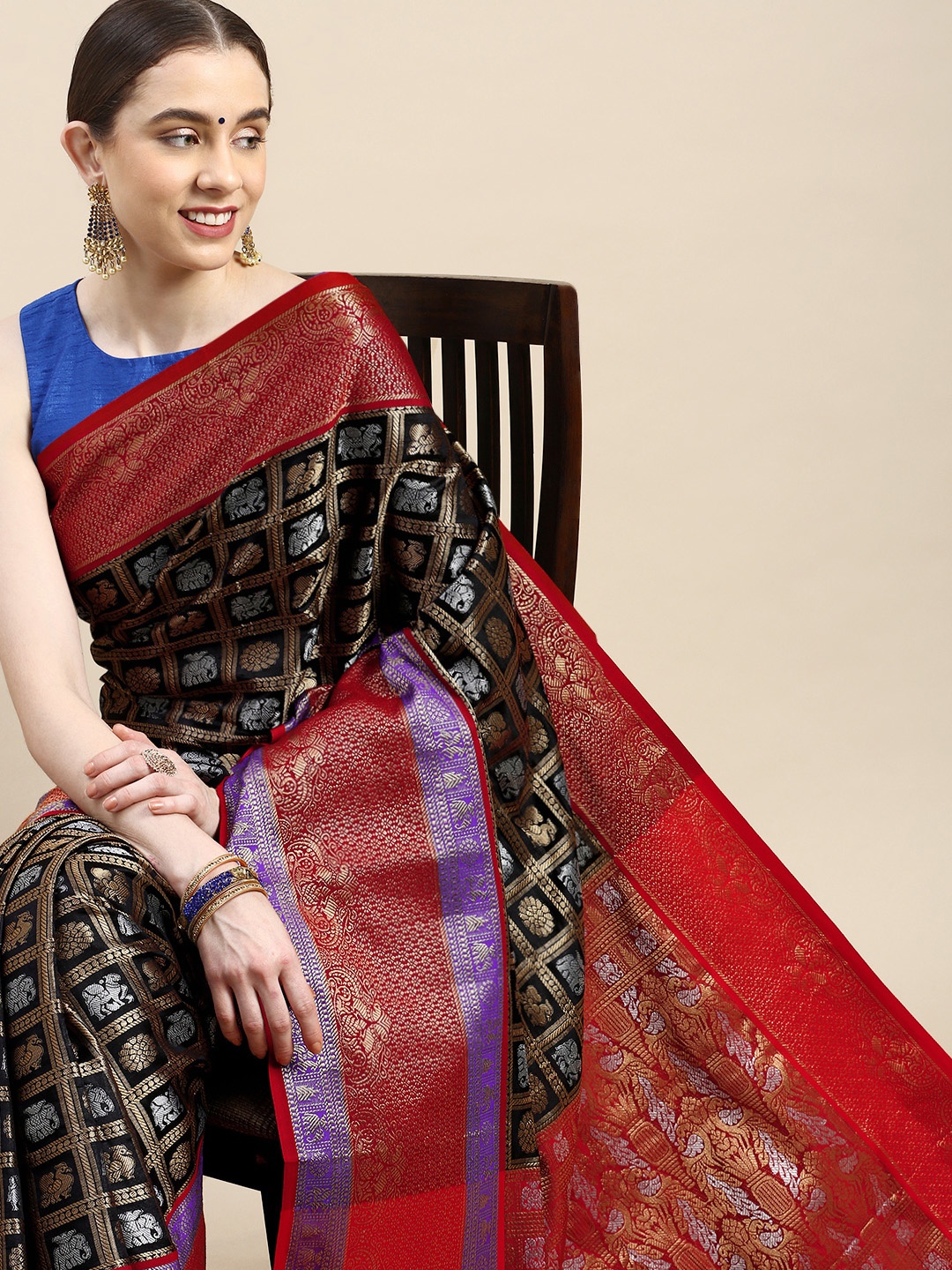 

Royal Rajgharana Saree Woven Design Ethnic Motifs Zari Pure Silk Kanjeevaram Saree, Black