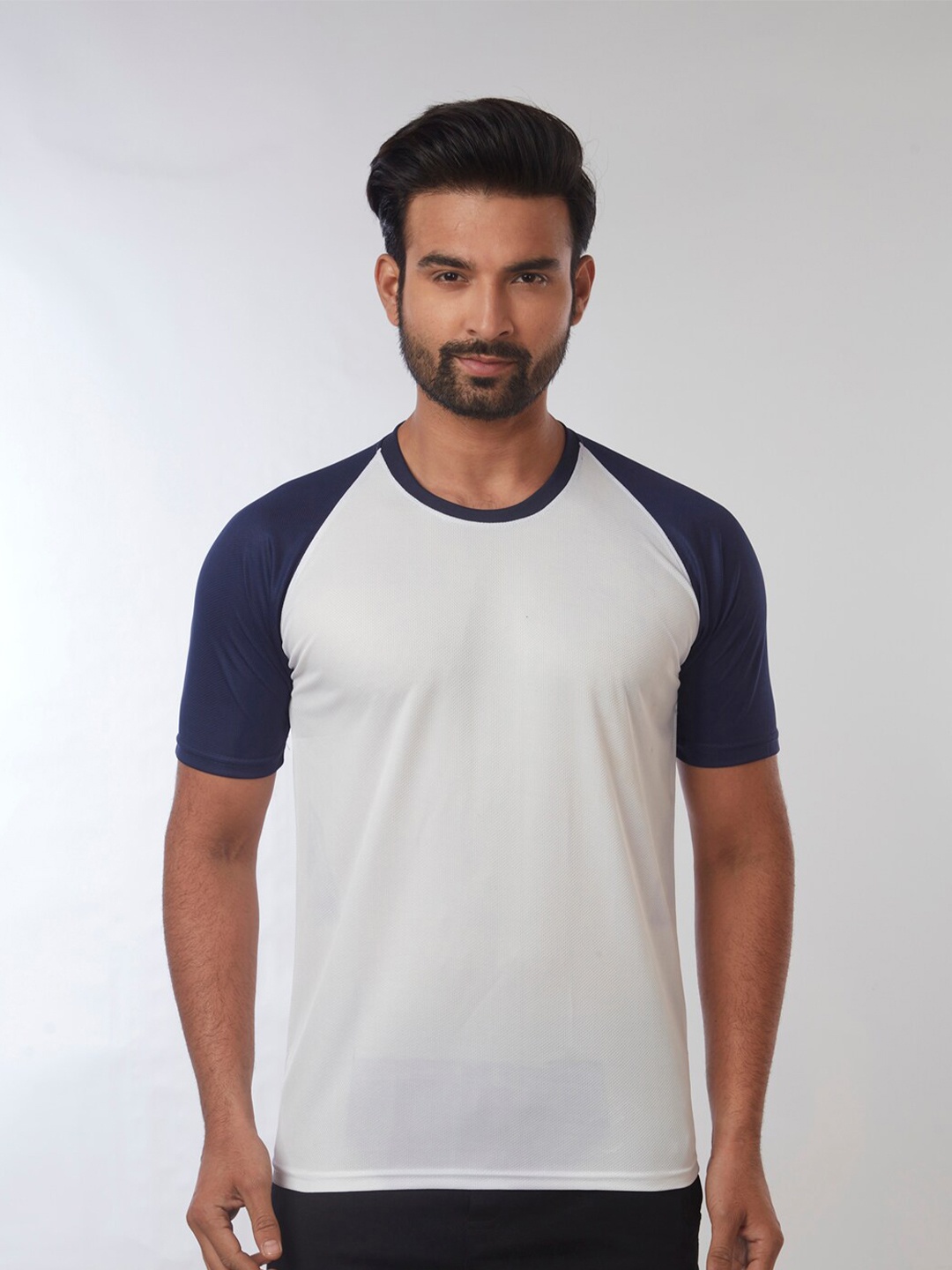 

Blacksmith Men Colourblocked Moisture Wicking T-shirt, White