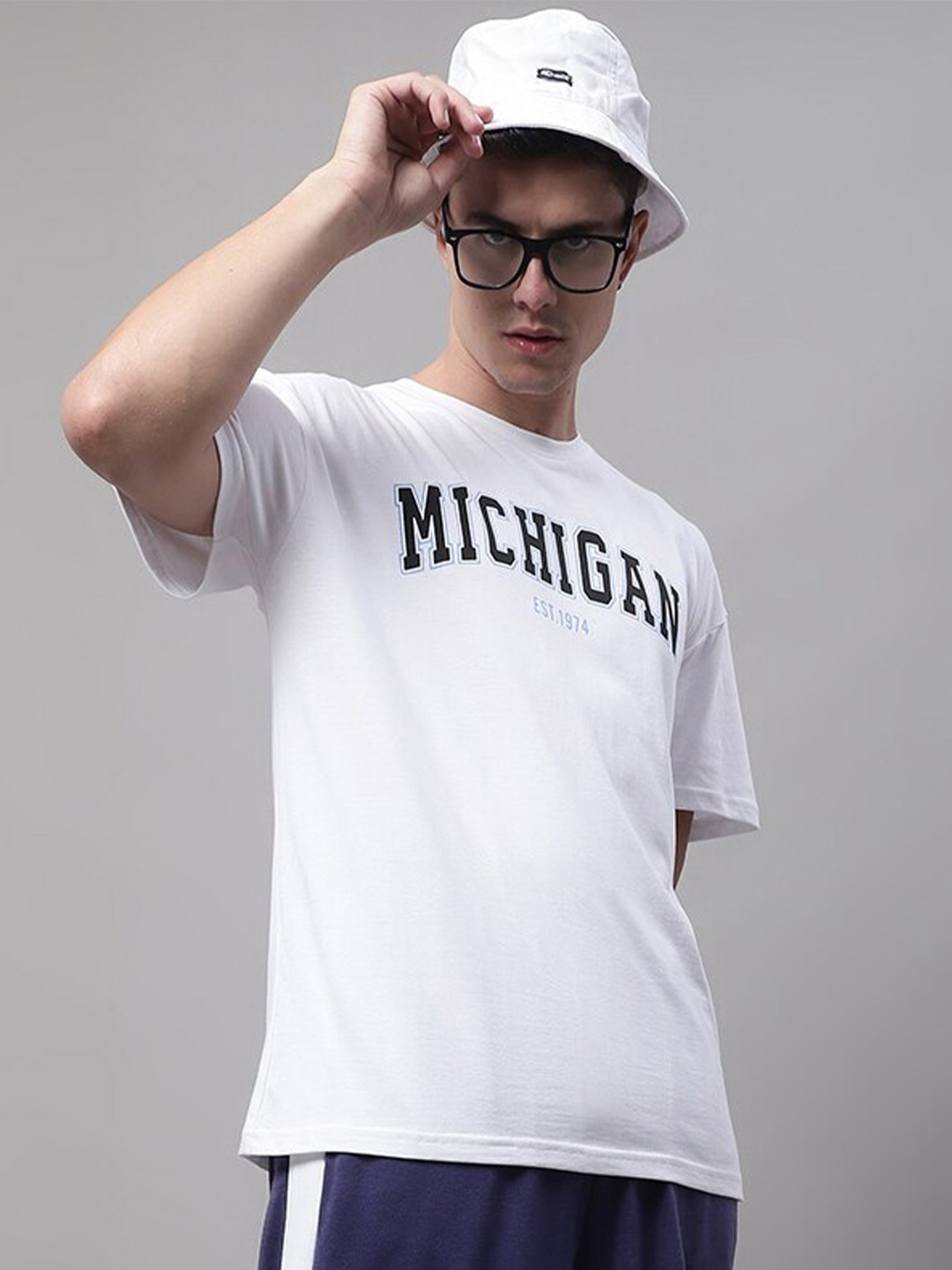 

DOOR74 Men Typography Printed Cotton T-shirt, White