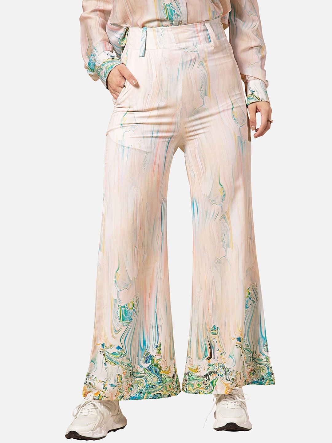 

NEOFAA Women Printed Flared Mid-Rise Parallel Trousers, Pink