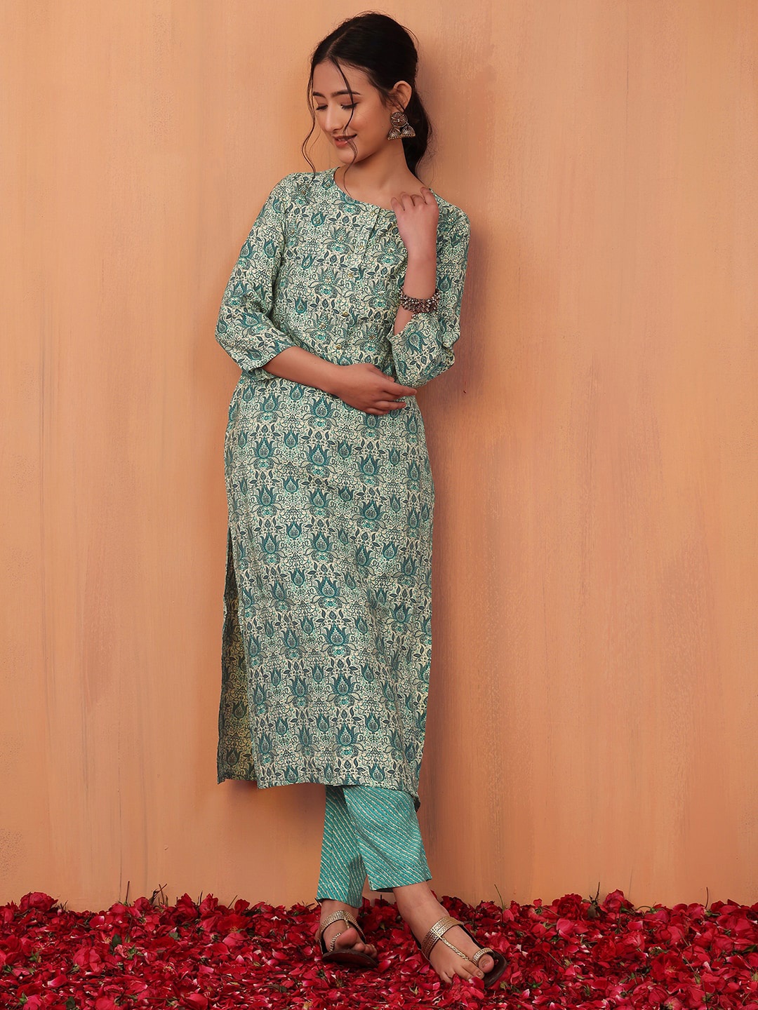 

INDYA Floral Printed Straight Kurta With Trouser, Blue