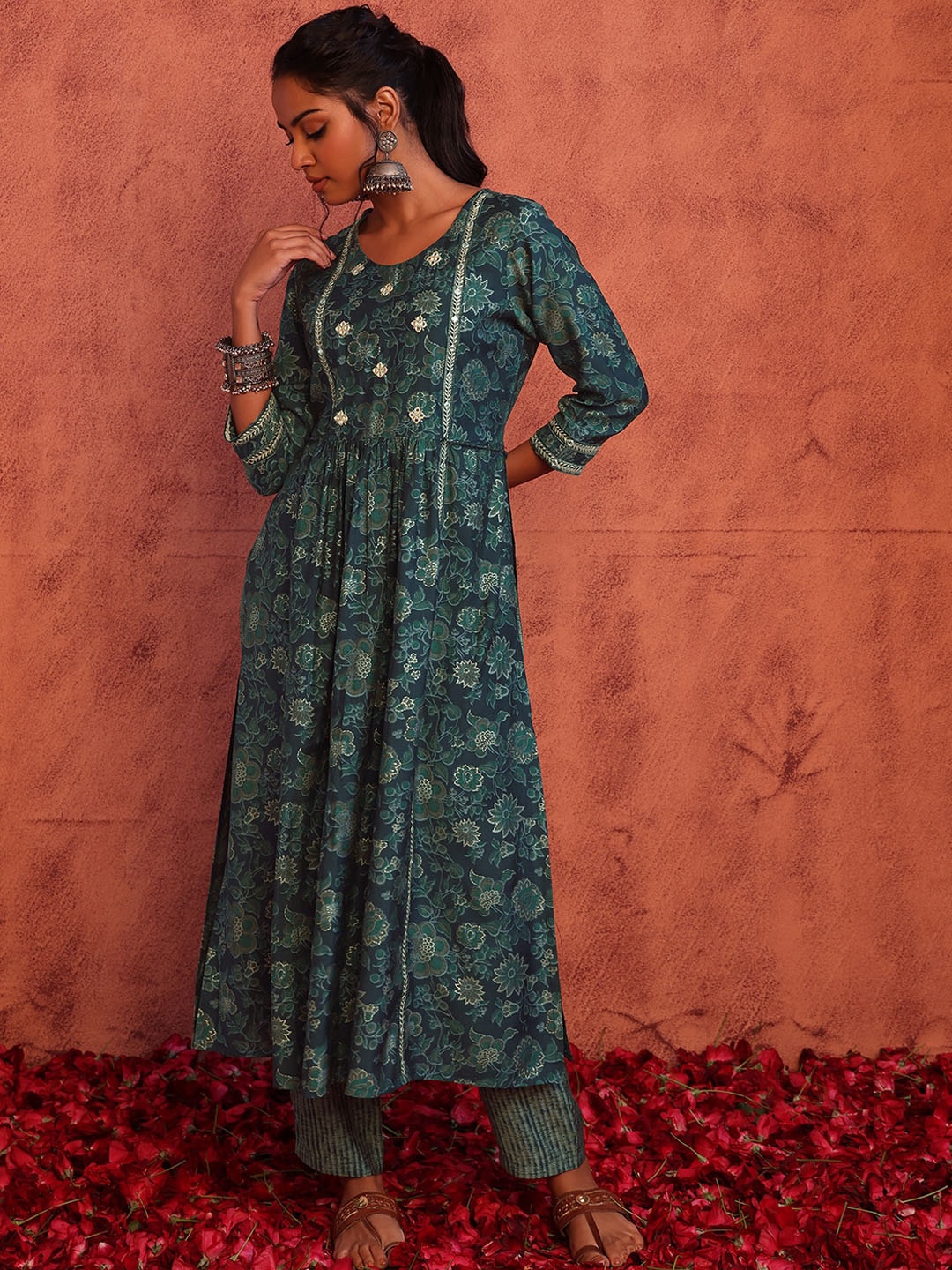 

INDYA Women Floral Printed Mirror Work Kurta with Trousers, Teal