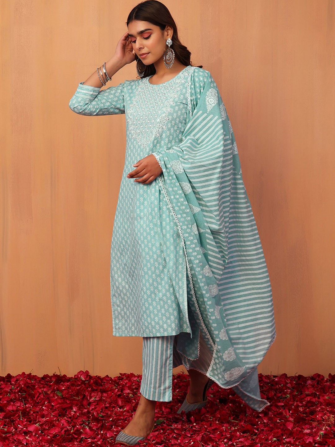 

INDYA Round Neck Floral Printed Pure Cotton Kurta With Trouser & Dupatta, Blue