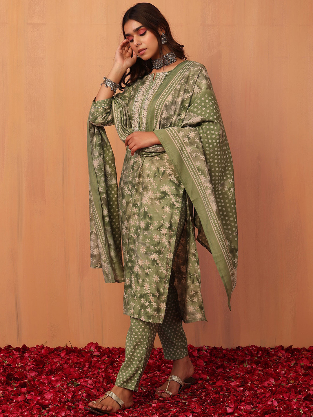 

INDYA Women Floral Printed Gotta Patti Kurta with Trousers & Dupatta, Green