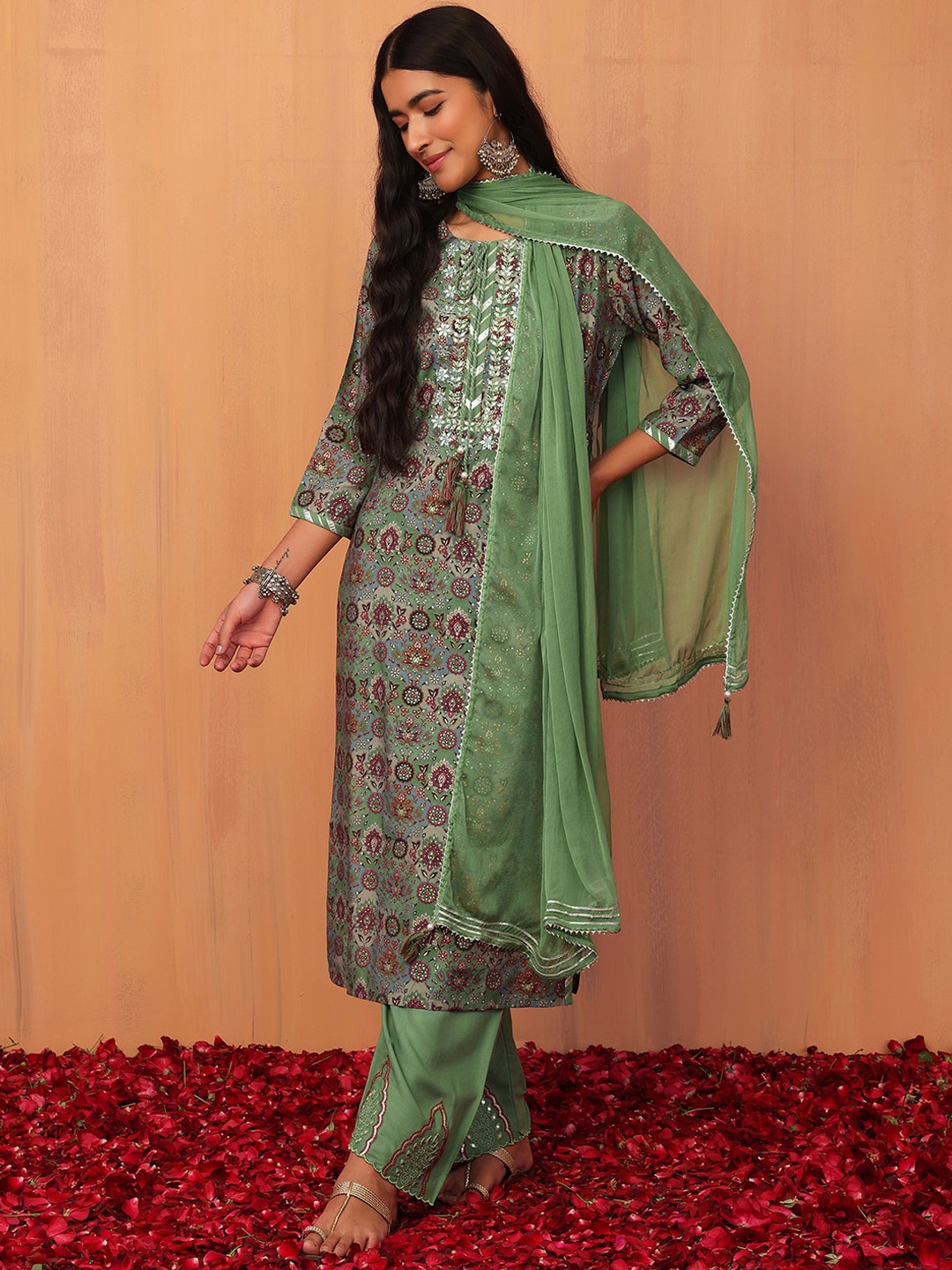 

INDYA Floral Printed A-Line Kurta With Trouser & Dupatta, Green