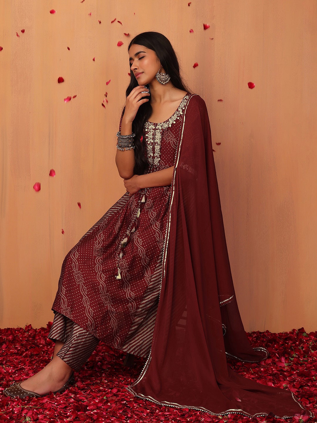 

INDYA Women Bandhani Printed Empire Kurta with Trousers & With Dupatta, Maroon