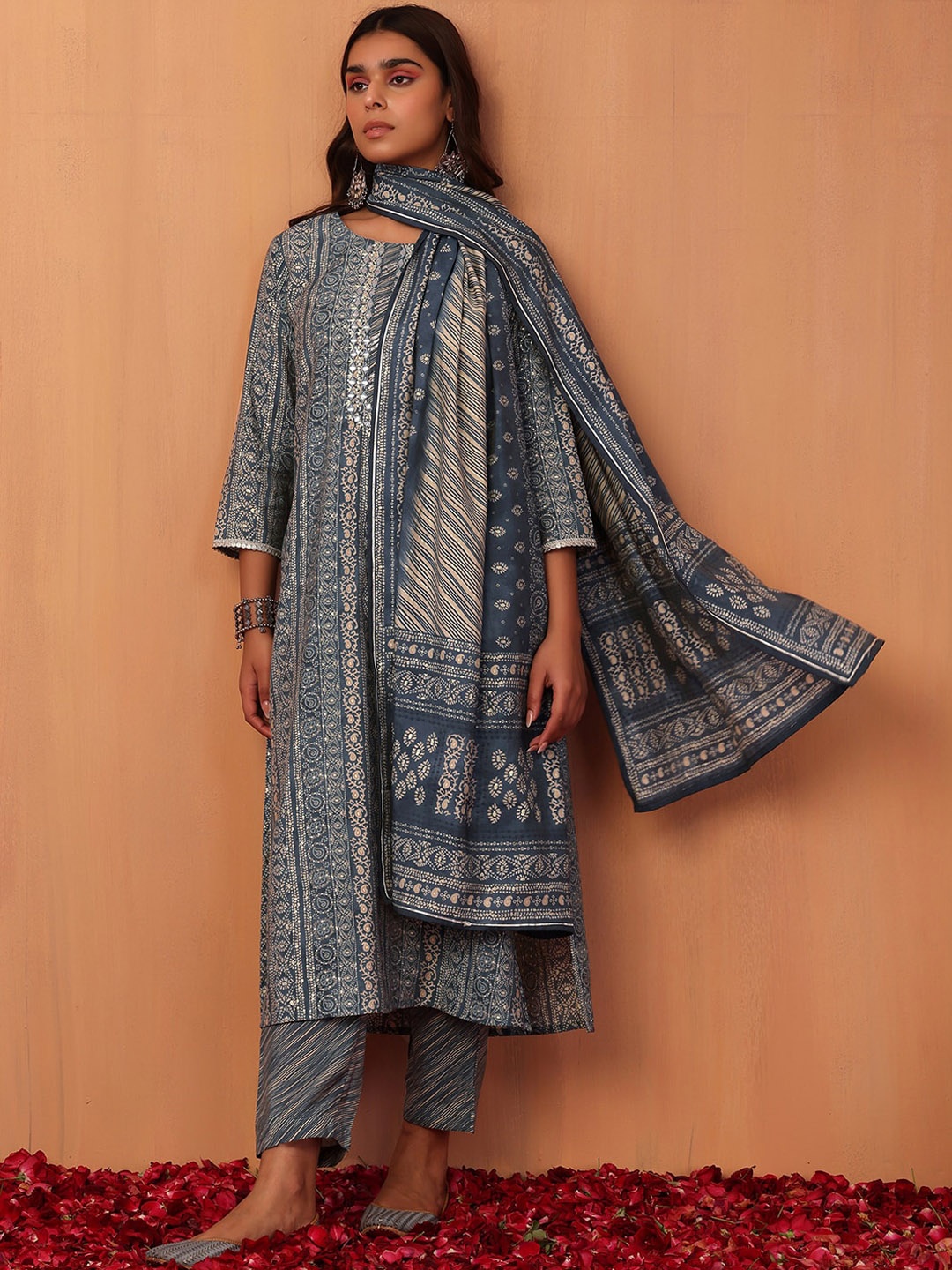 

INDYA Ethnic Motifs Printed Sequinned Kurta with Trousers & Dupatta, Blue