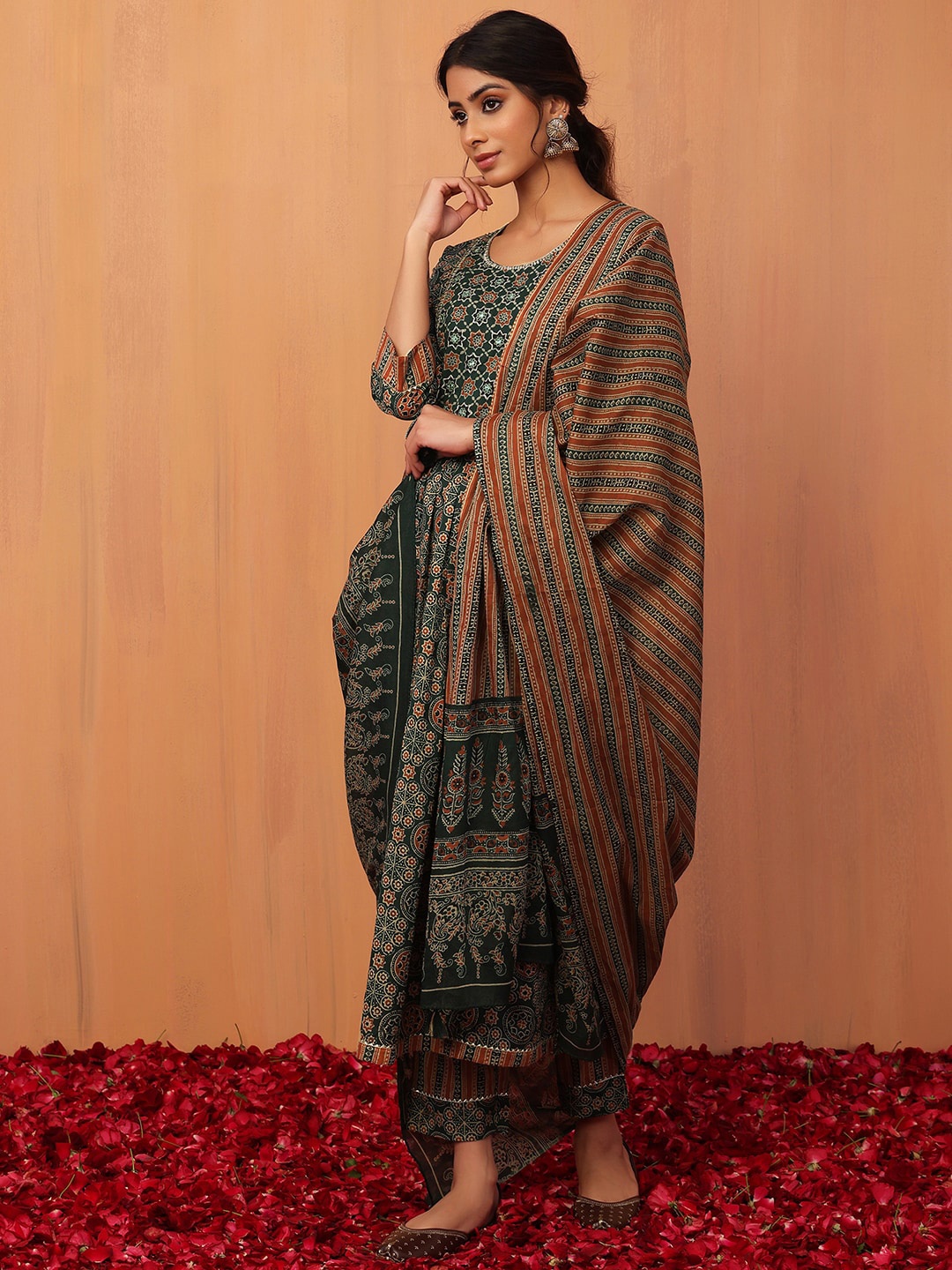 

INDYA Women Ethnic Motifs Printed Empire Pure Cotton Kurta With Trousers & Dupatta, Green