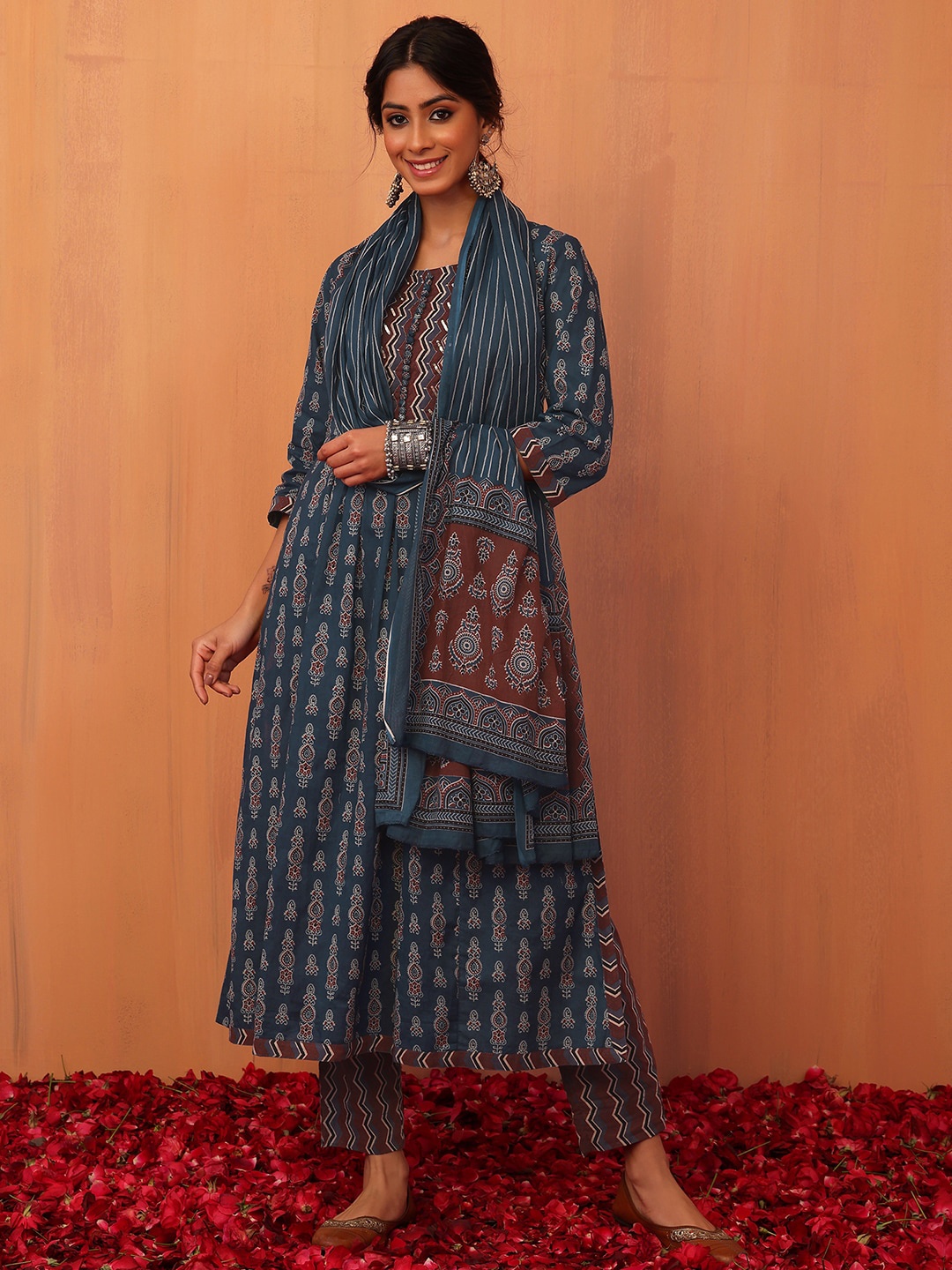 

INDYA Women Ethnic Motifs Printed Sequinned Pure Cotton Kurta with Trousers & Dupatta, Blue