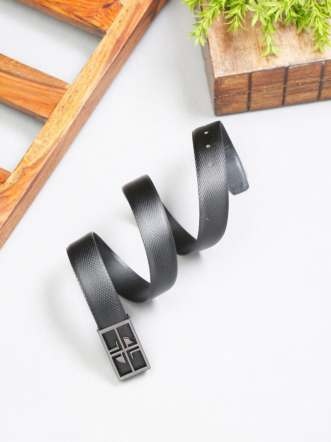 

LOUIS STITCH Men Textured Leather Formal Belt, Black