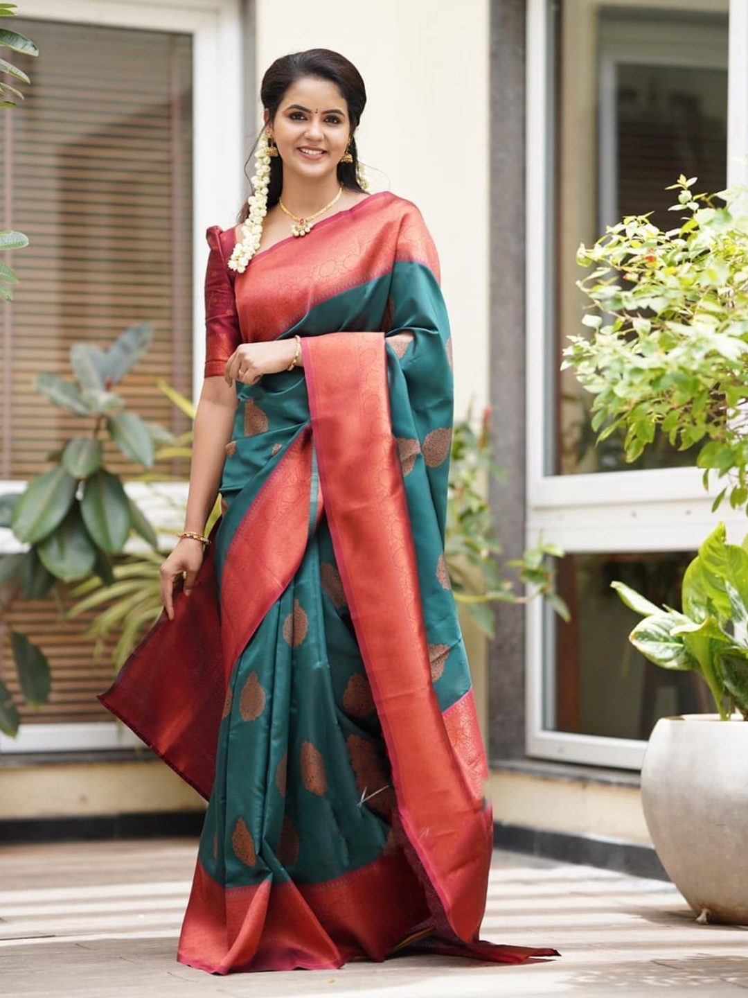 

AVANTIKA FASHION Green & Red Woven Design Zari Pure Silk Kanjeevaram Saree