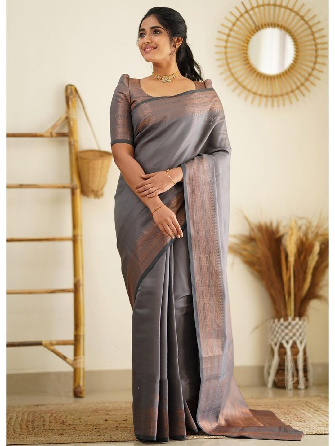 

AVANTIKA FASHION Woven Design Zari Pure Silk Kanjeevaram Saree, Grey