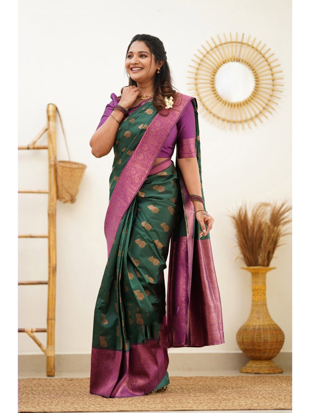 

AVANTIKA FASHION Woven Design Zari Pure Silk Kanjeevaram Saree, Green