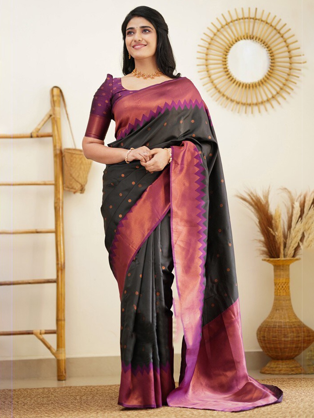 

AVANTIKA FASHION Woven Design Zari Pure Silk Kanjeevaram Saree, Black
