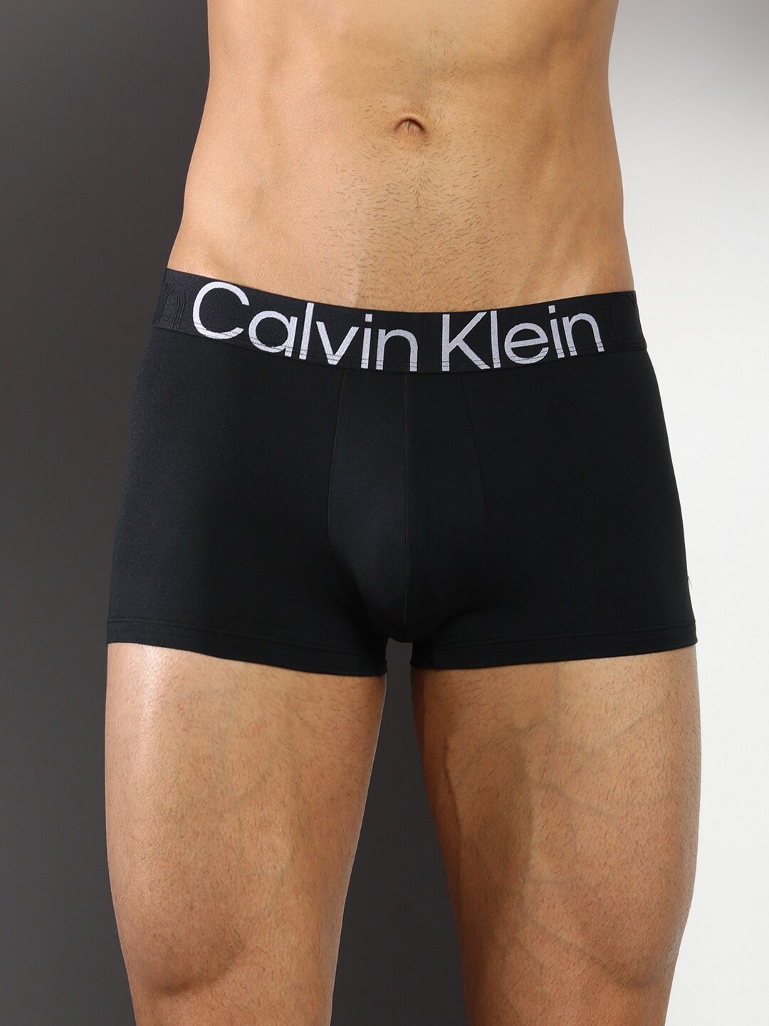 

Calvin Klein Underwear Men Outer Elastic Trunk NB3455UB1, Black