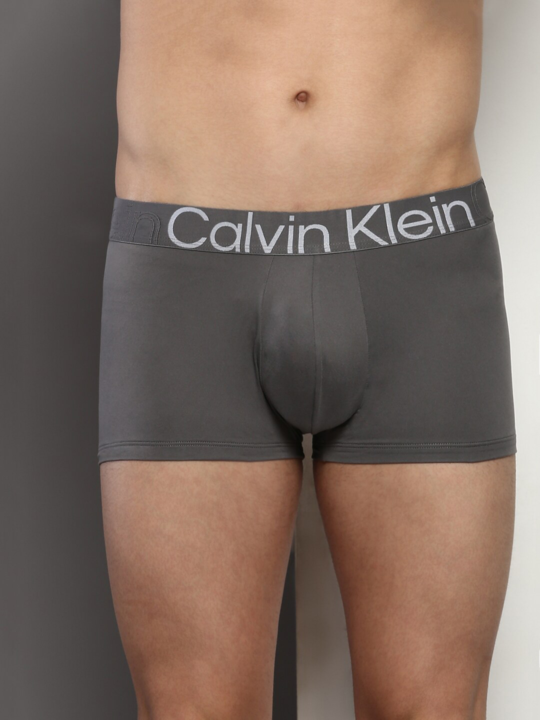 

Calvin Klein Underwear Men Outer Elastic Trunk NB34555GS, Grey