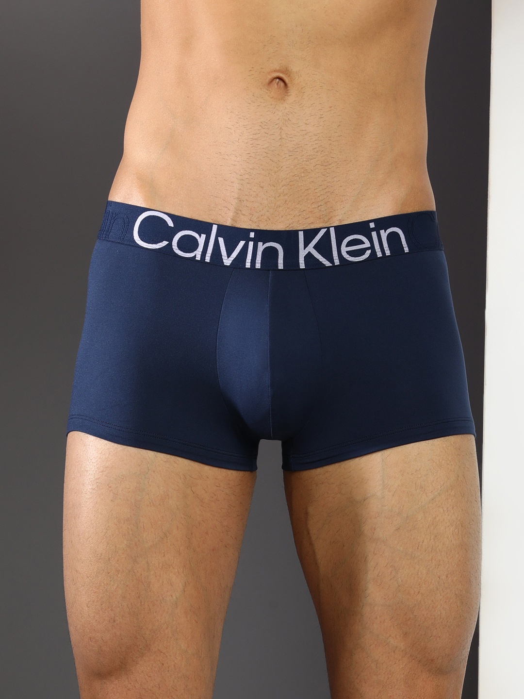 

Calvin Klein Underwear Men Outer Elastic Trunk NB3455VN7, Navy blue
