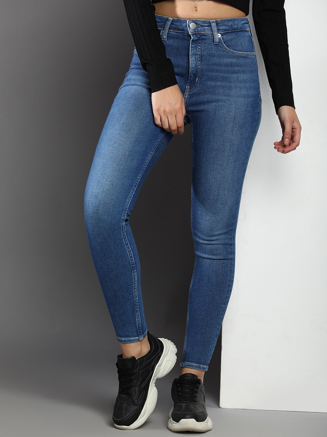 

Calvin Klein Jeans Women Skinny Fit High-Rise Light Fade Jeans, Blue