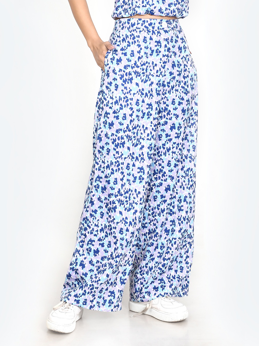 

Zink London Women Printed High-Rise Trousers, Blue