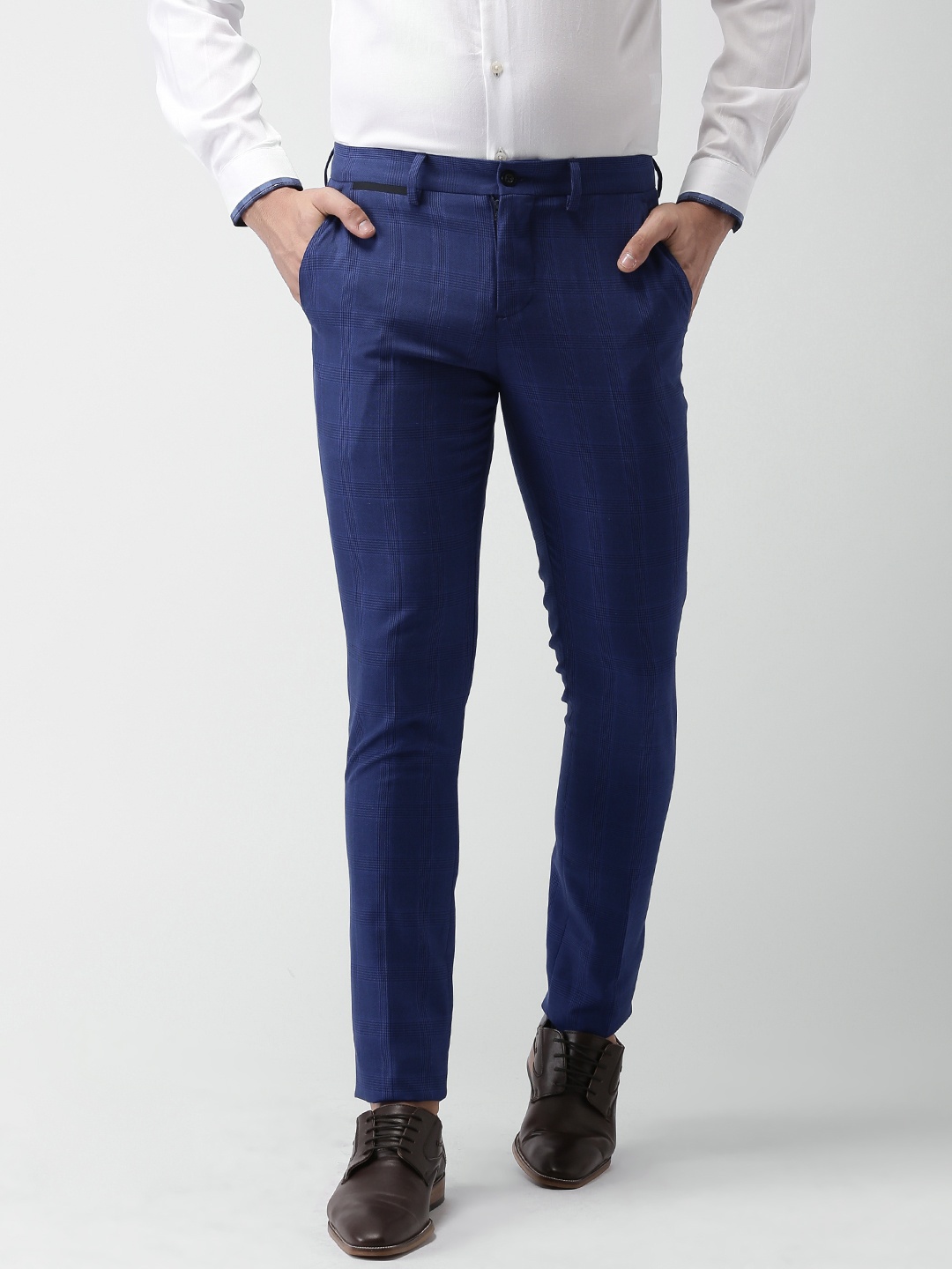 

INVICTUS Men Blue & Black Slim Fit Checked Trousers