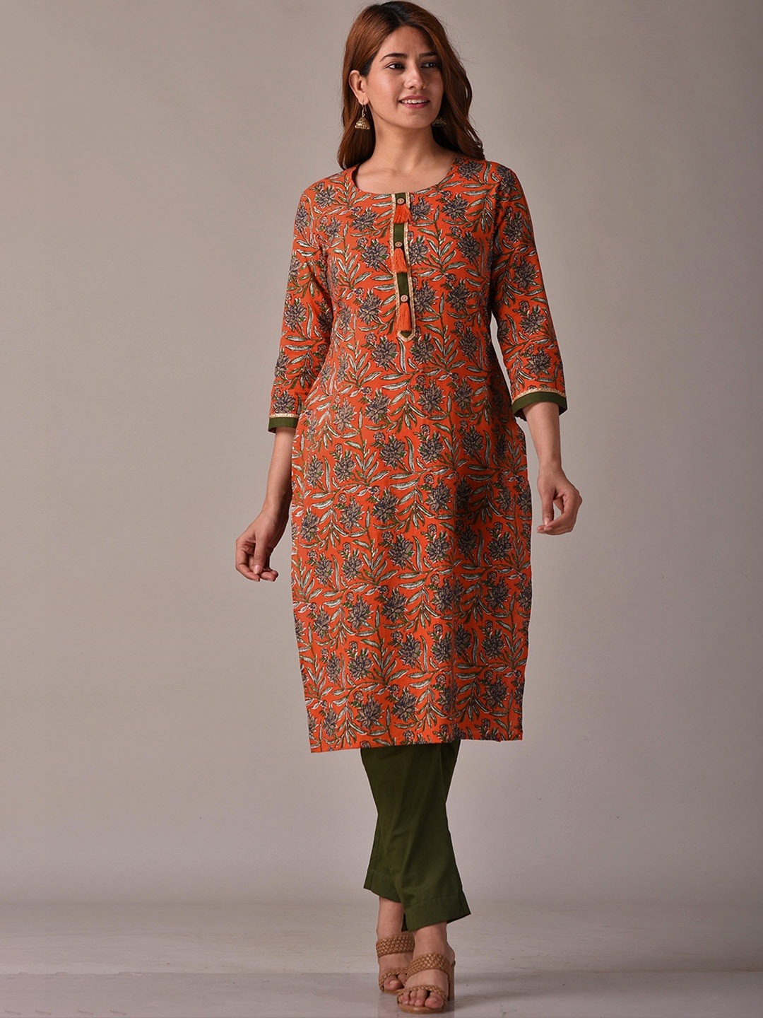 

KANNAHI Women Floral Printed Cotton Kurta, Orange