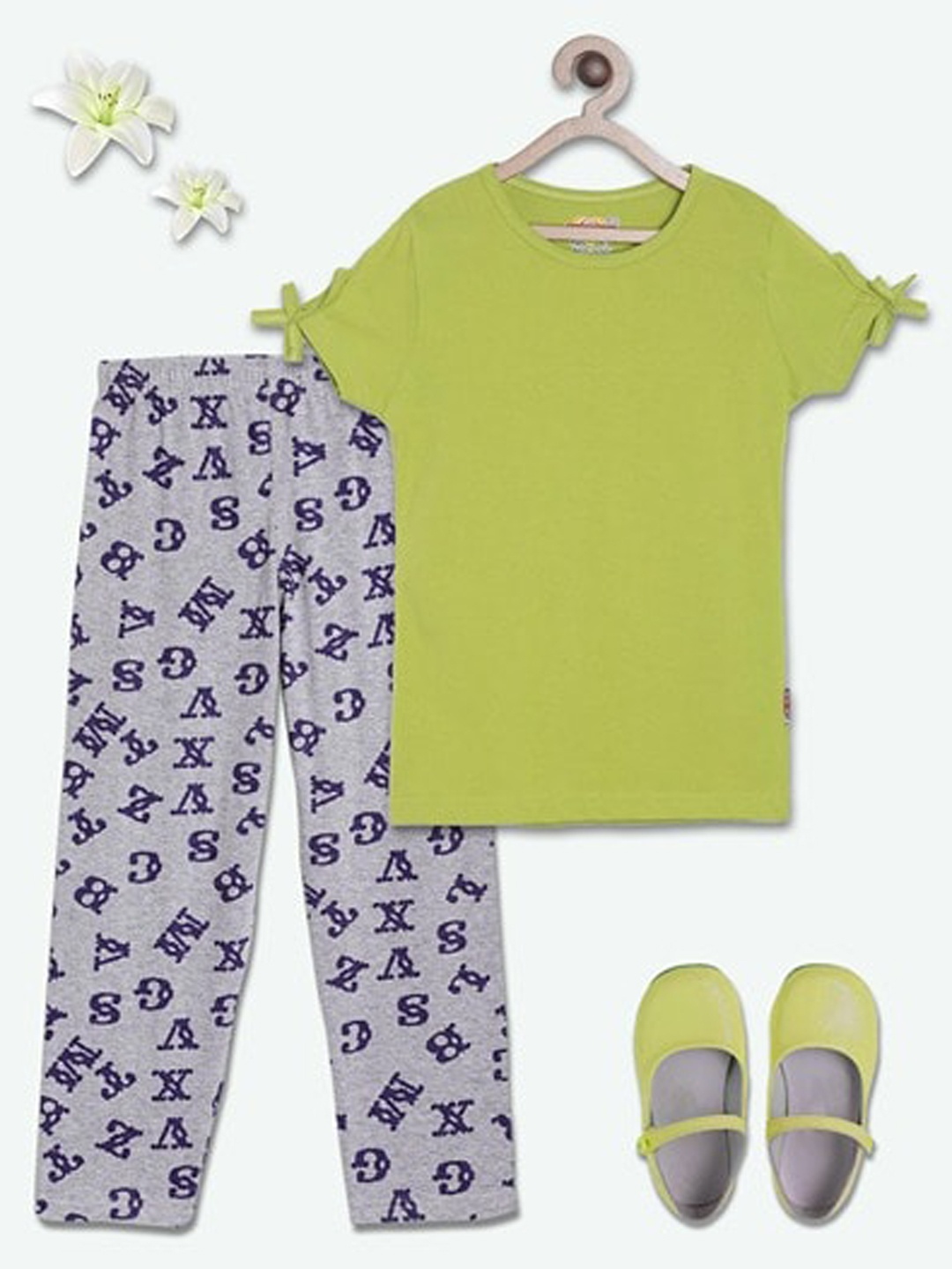 

SINI MINI Girls Round Neck Night suit, Fluorescent green
