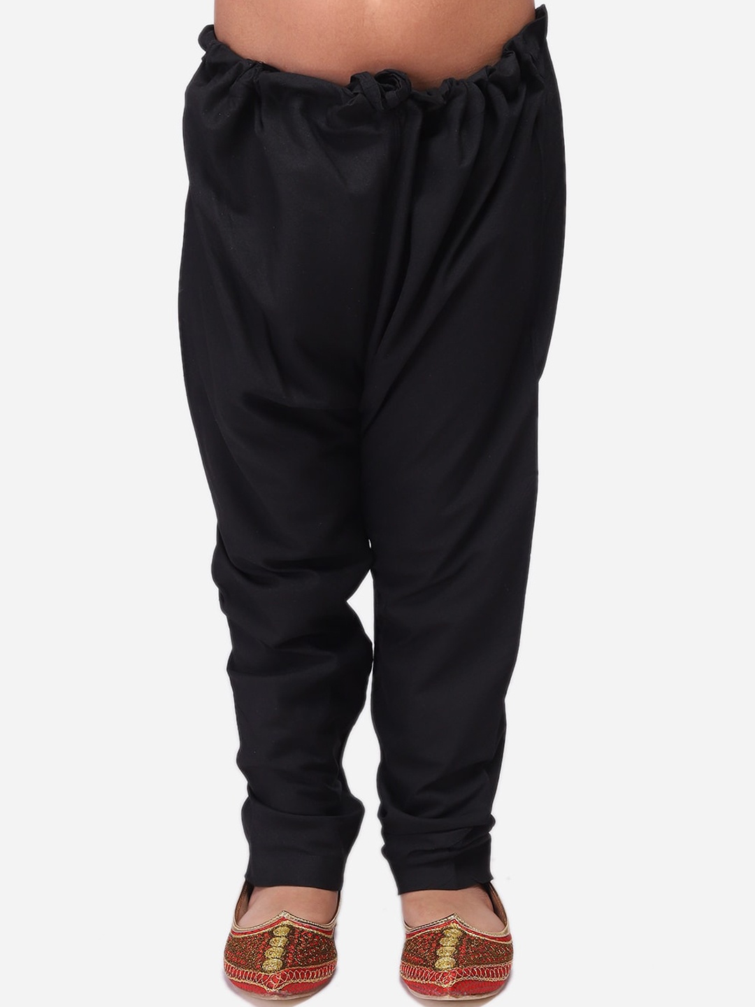 

NAMASKAR Boys Solid Mid Rise Pure Silk Loose-Fit Churidar, Black