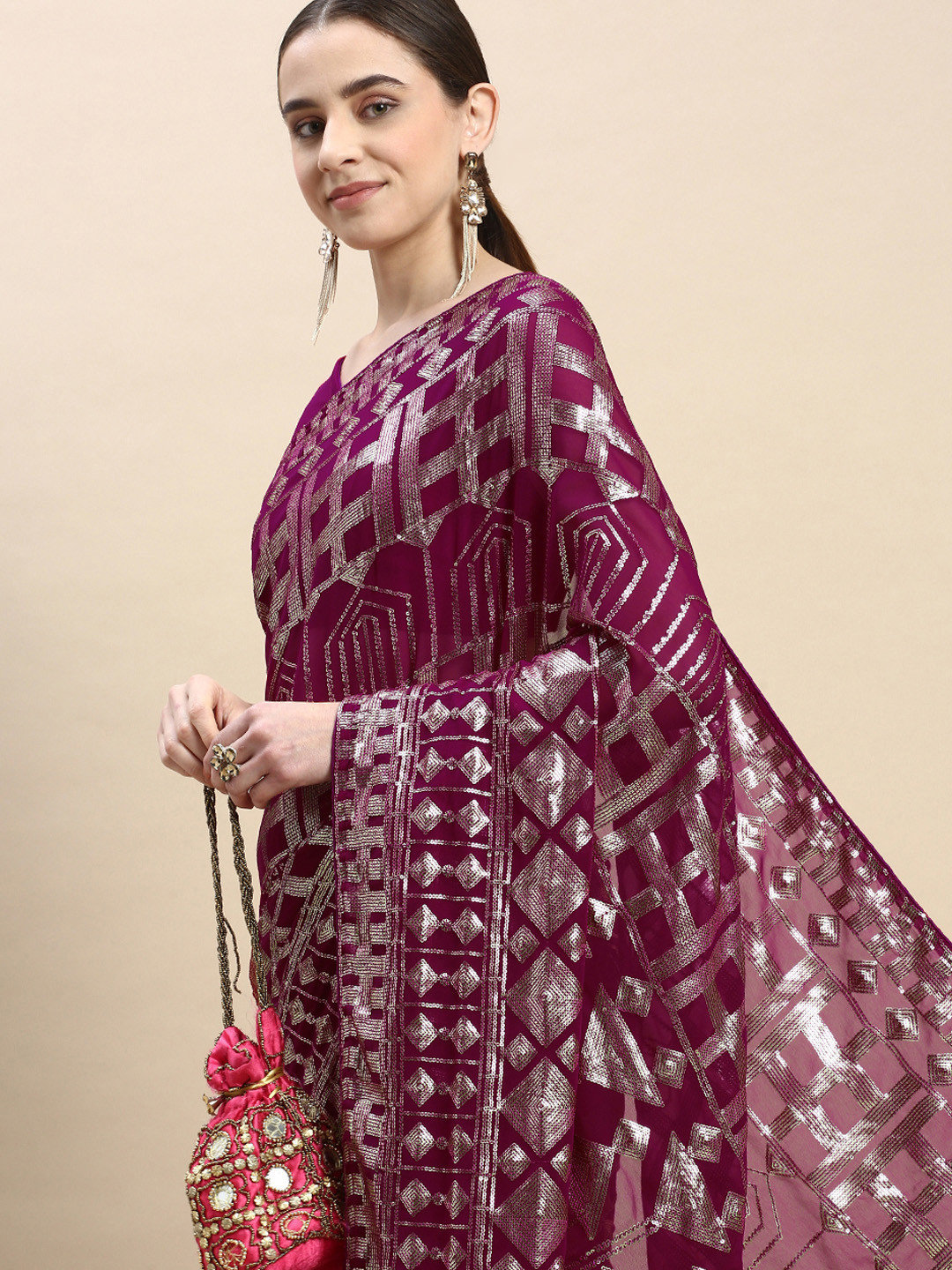 

VAIRAGEE Embellished Geometric Sequinned Saree, Purple