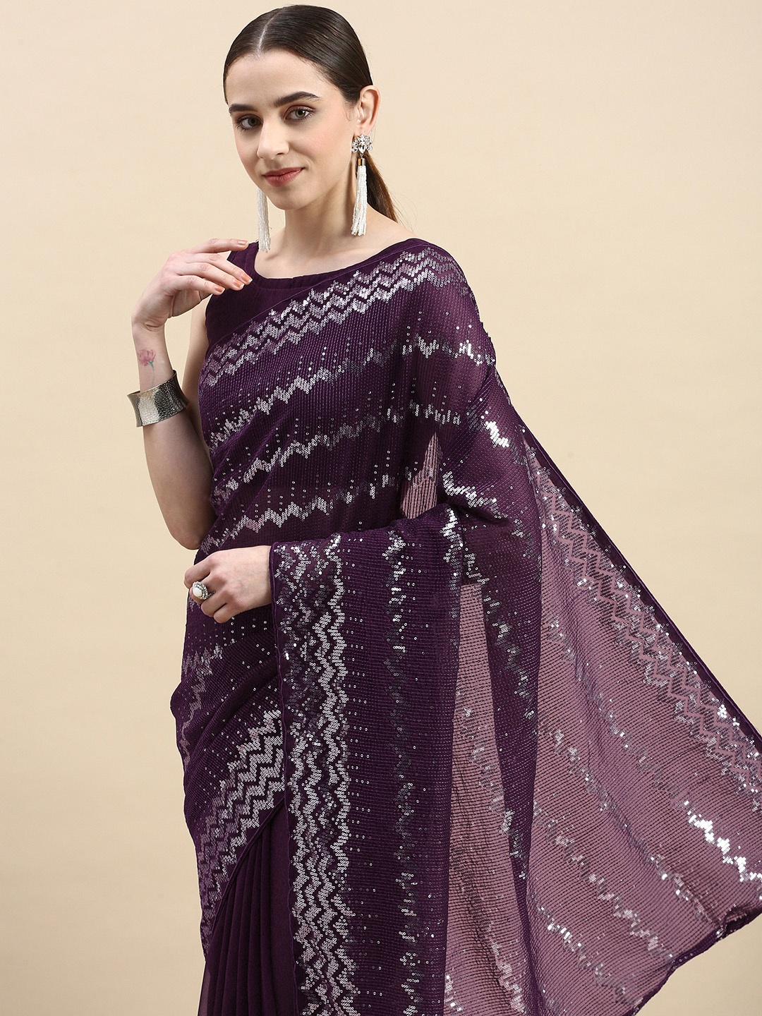 

VAIRAGEE Embellished Striped Sequinned Saree, Purple